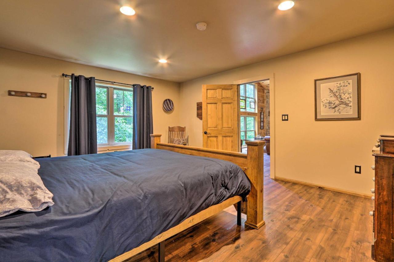 Butler Cabin On 19 Acres With Hot Tub And Fire Pit! المظهر الخارجي الصورة