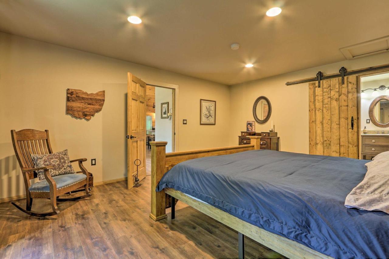 Butler Cabin On 19 Acres With Hot Tub And Fire Pit! المظهر الخارجي الصورة